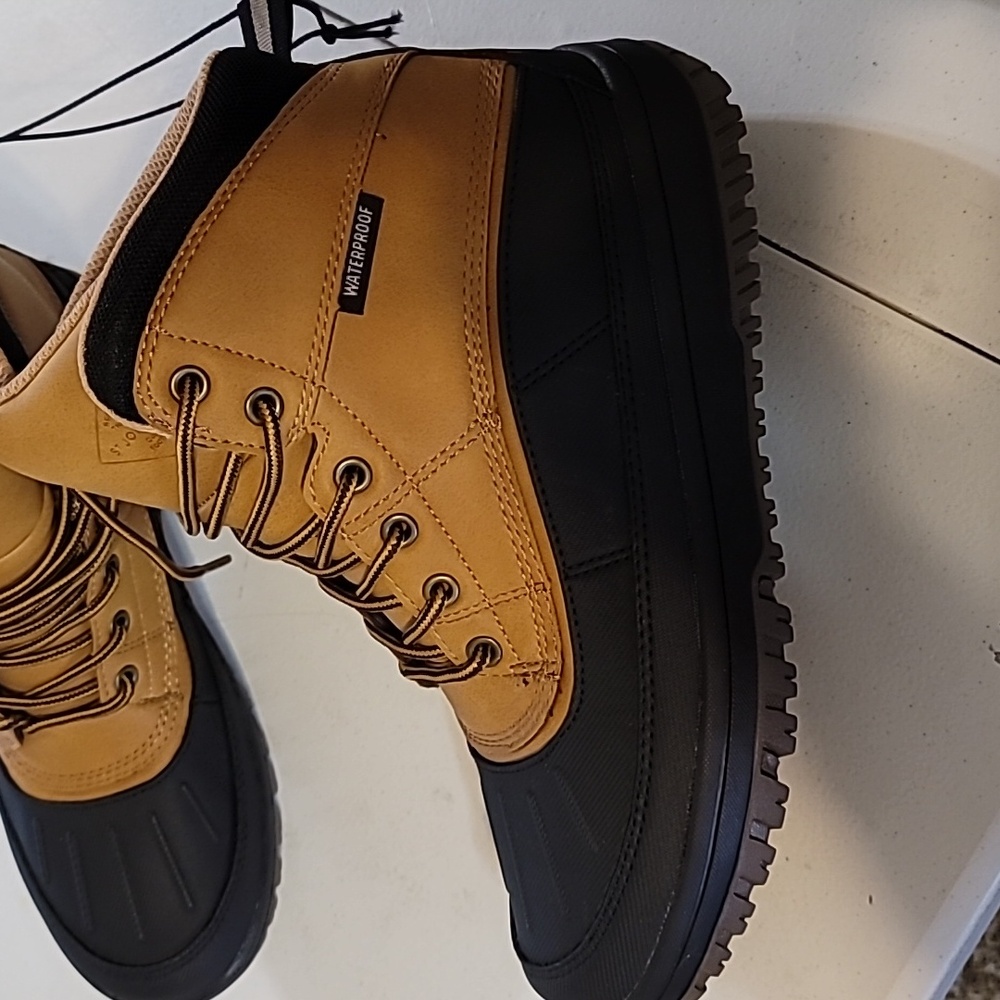 Boots - Picture 4 of 7
